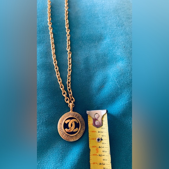 Authentic 16” Chanel Gold Vintage Necklace - Picture 7 of 9